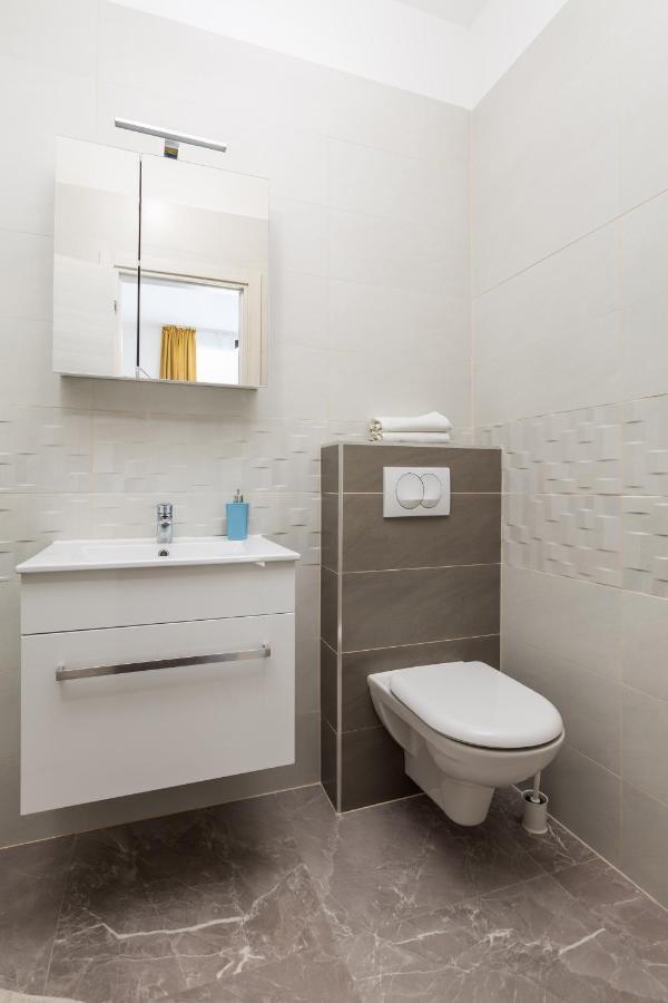 Studio Apartments Fran'S غييكا المظهر الخارجي الصورة