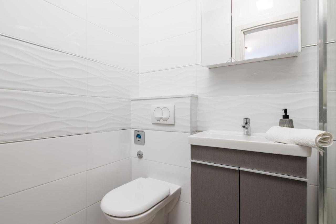 Studio Apartments Fran'S غييكا المظهر الخارجي الصورة